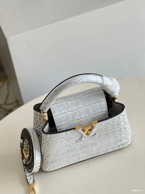 CAPUCINES LOUIS VUITTON BB 0824